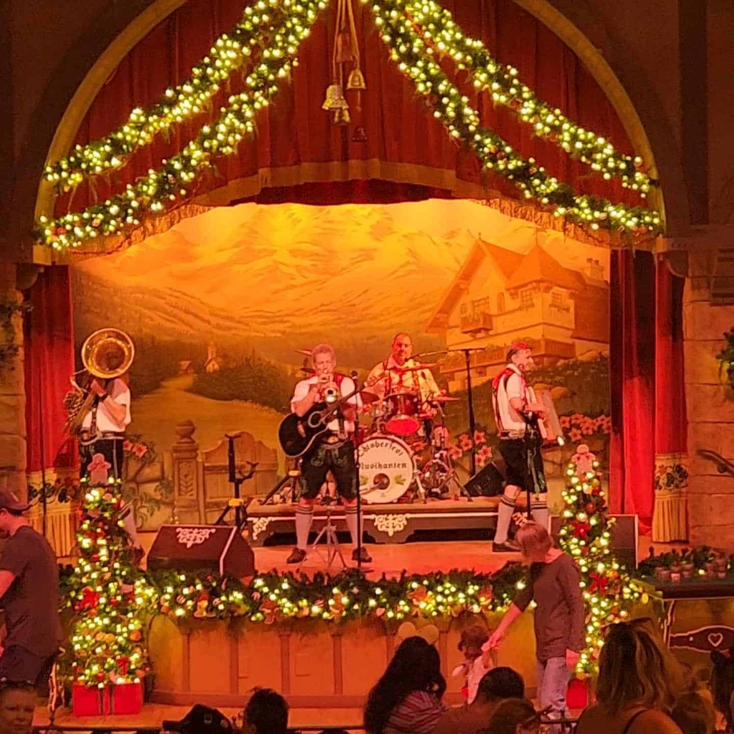 Enjoy the Disney World Dinner show at EPCOT