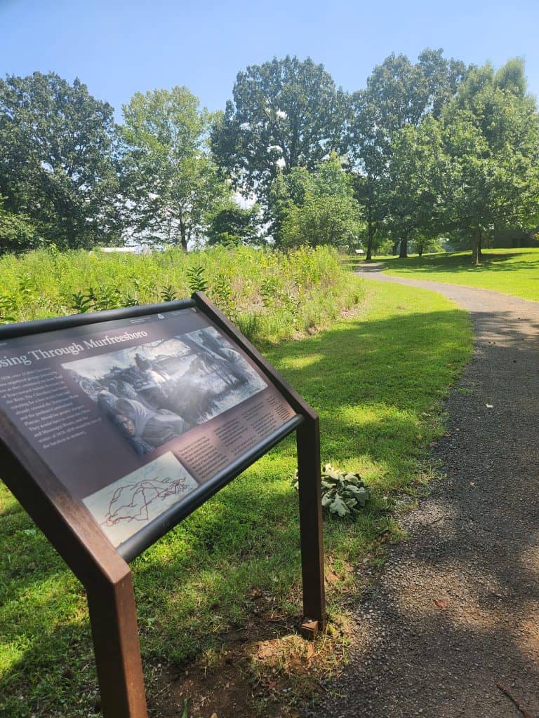 The driving tour of the battlefield features 5 stops.