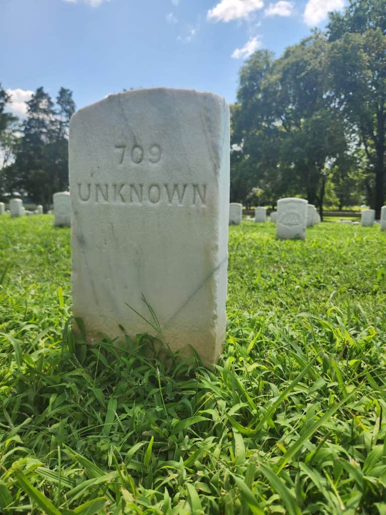 A gravestone for an Unknown solider in the Stones River National Cemetery.