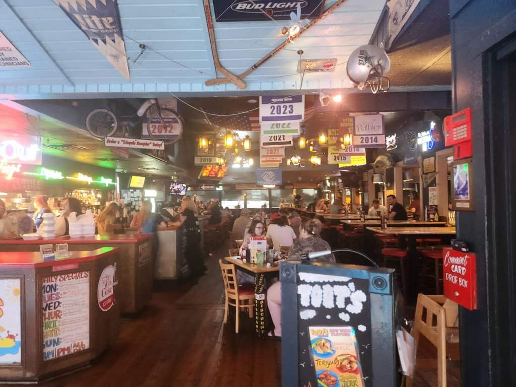 The dining room at Toots Murfreesboro.